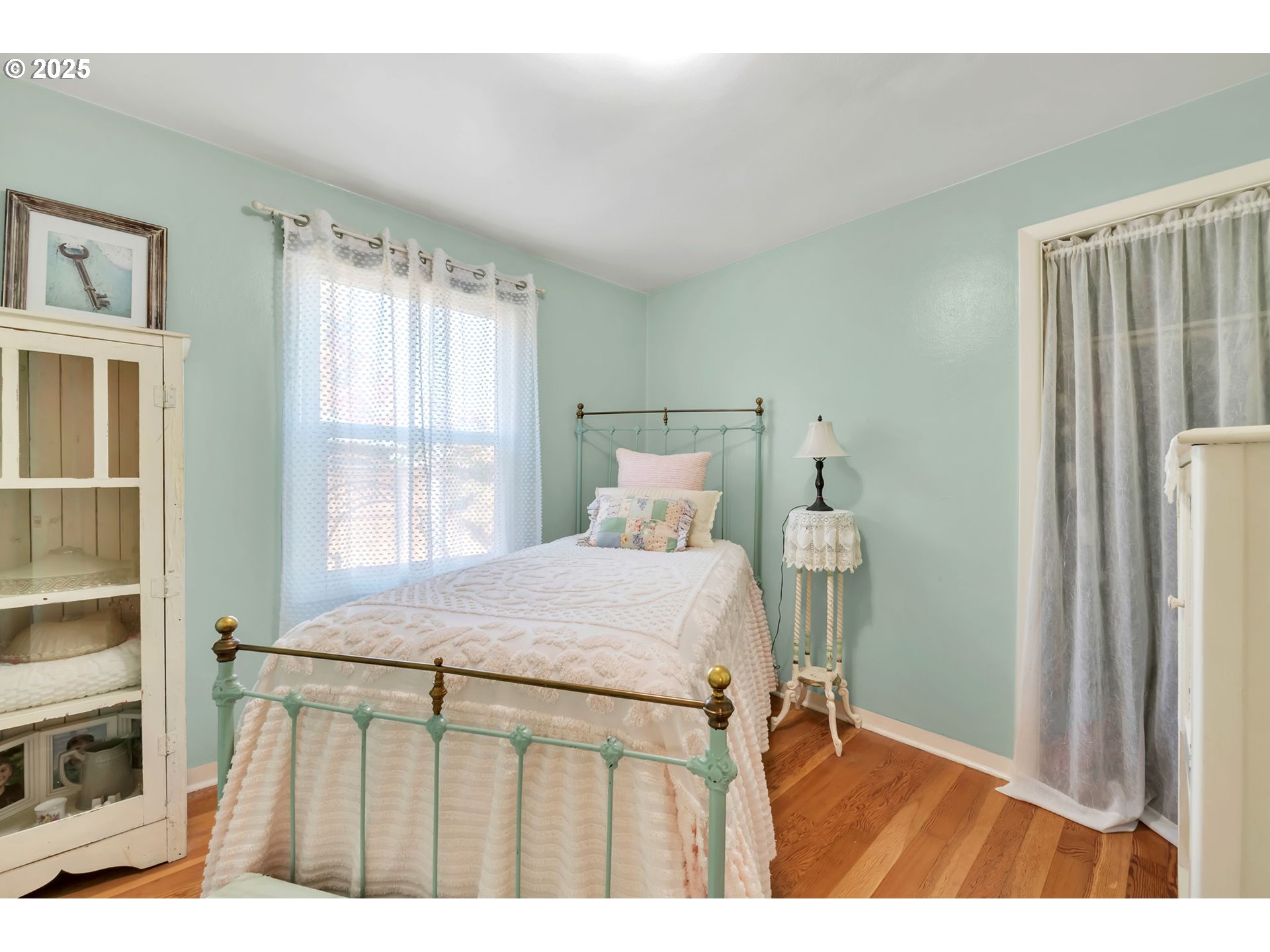 2736/2740 COBURG RD