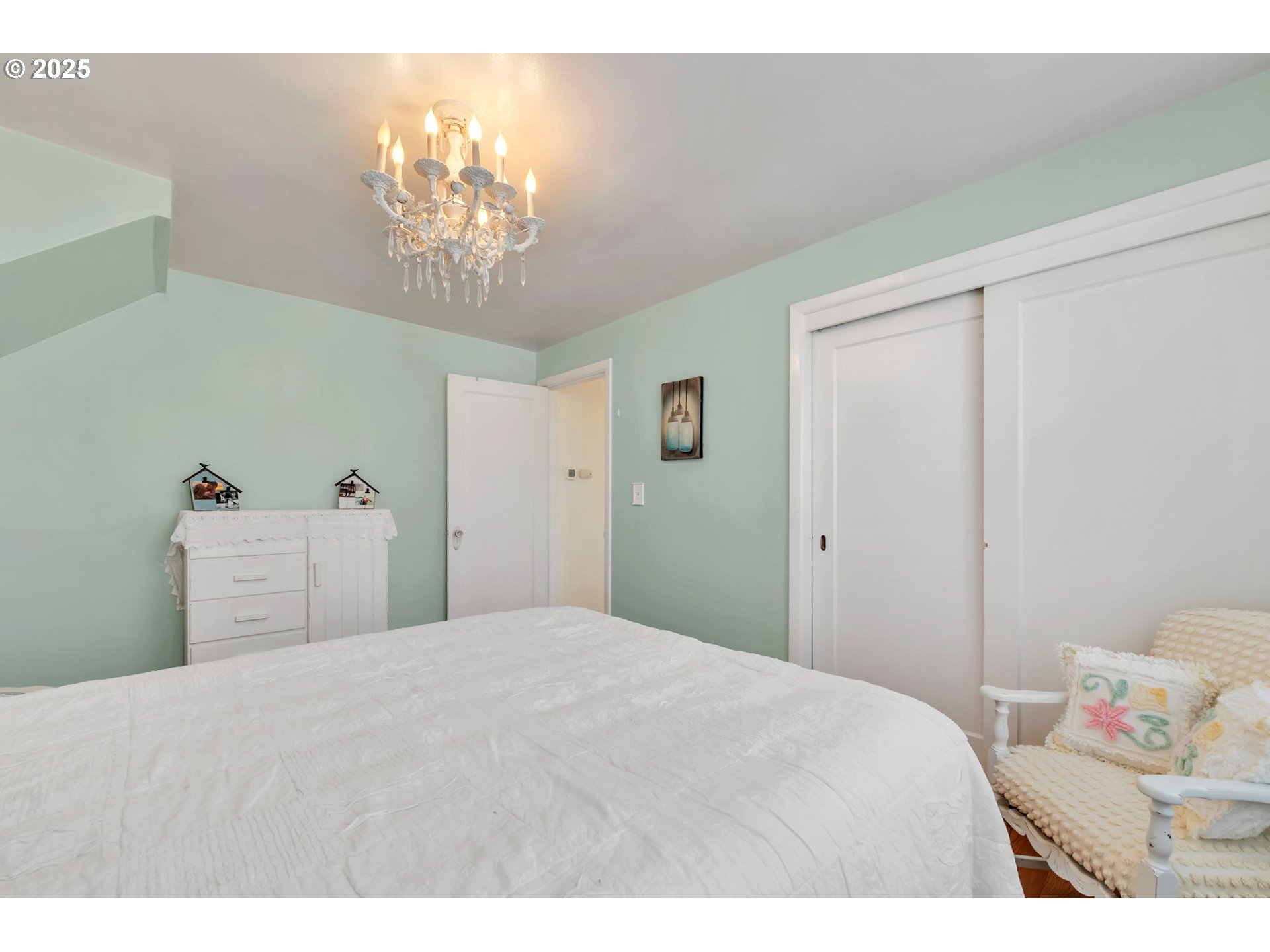 2736/2740 COBURG RD