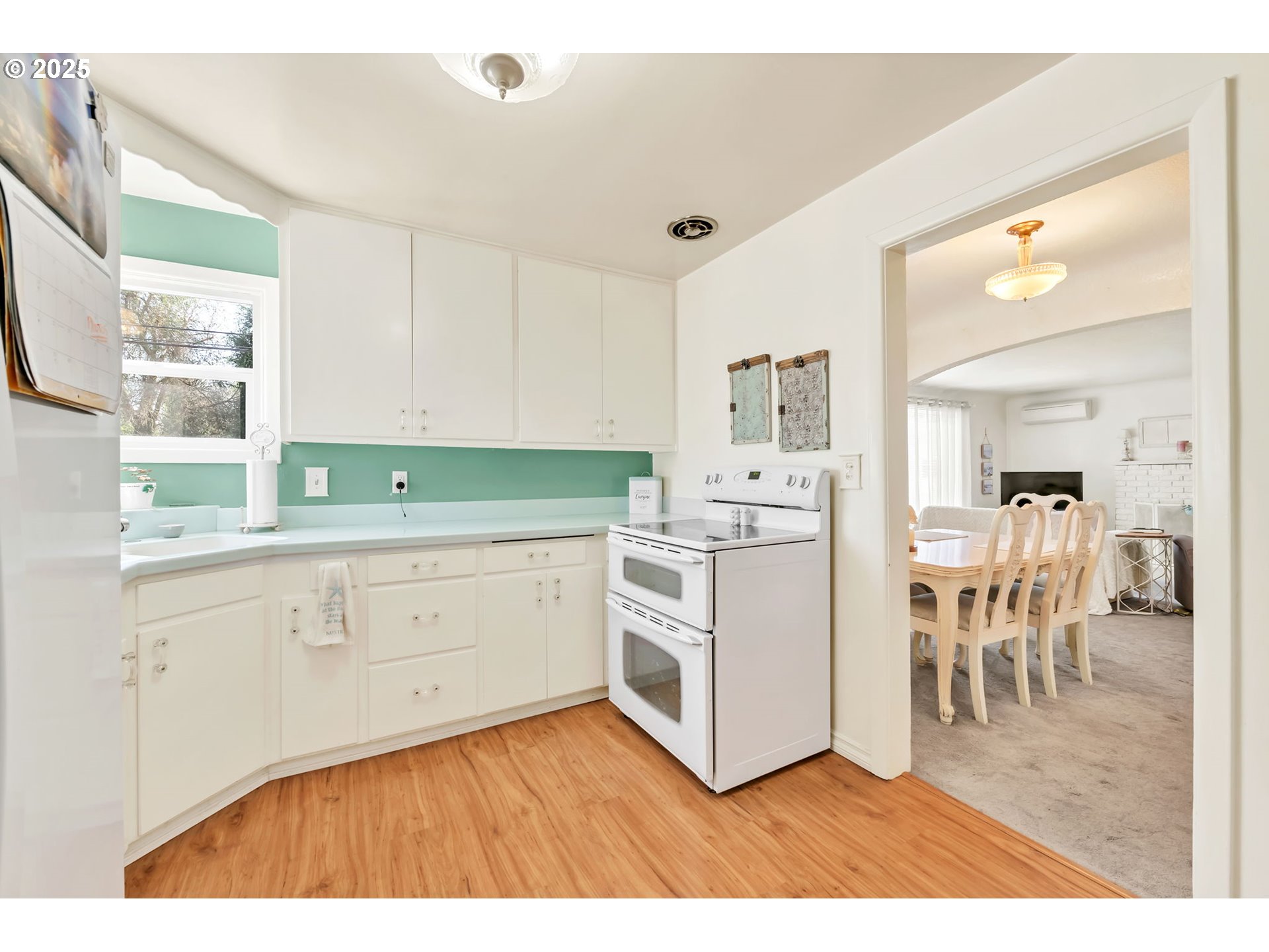 2736/2740 COBURG RD