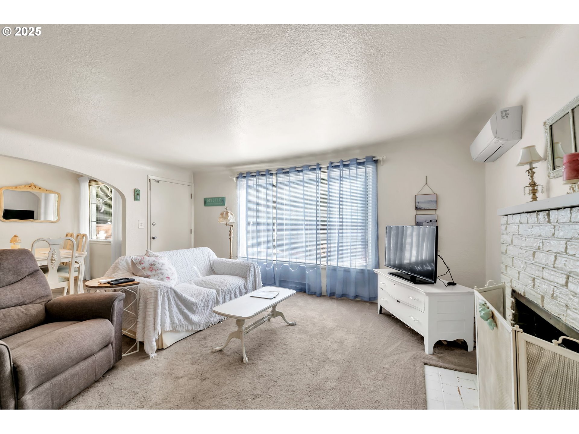2736/2740 COBURG RD