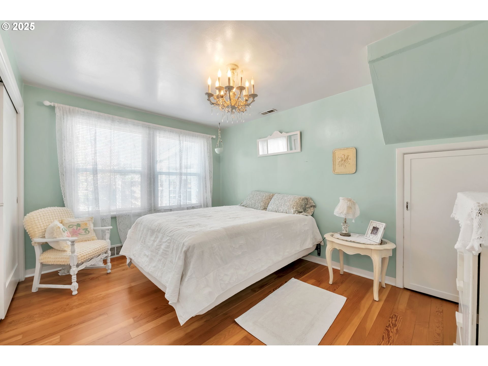 2736/2740 COBURG RD