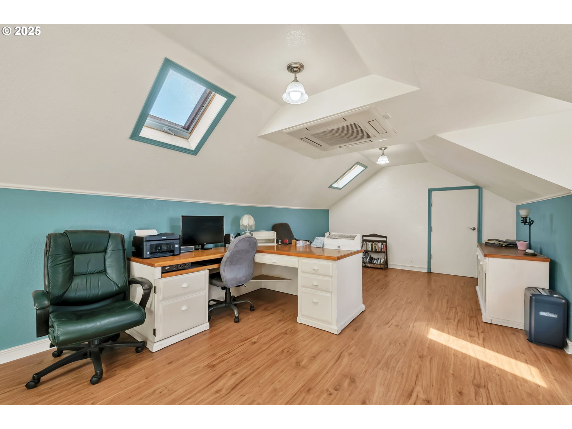 2736/2740 COBURG RD