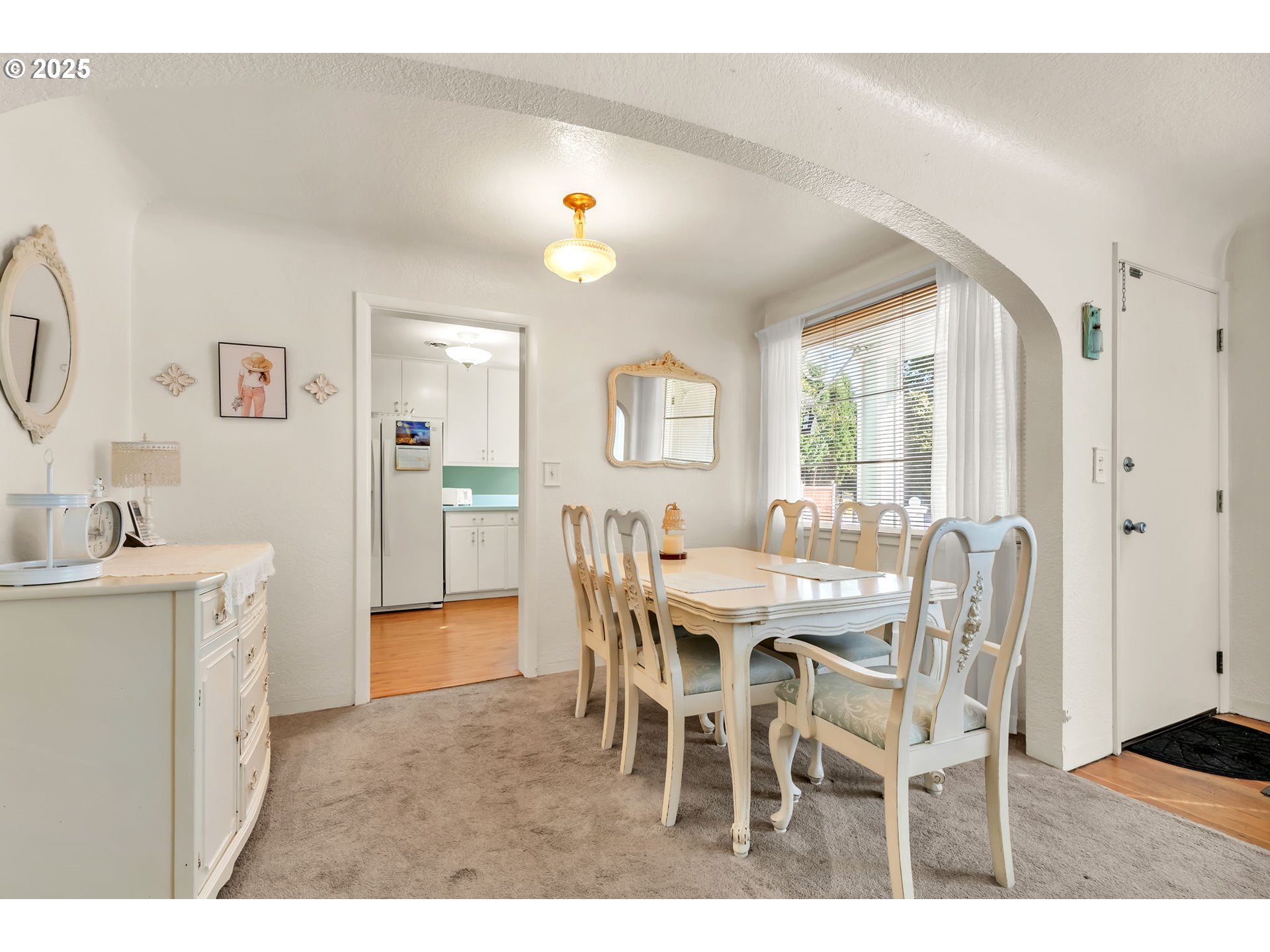 2736/2740 COBURG RD