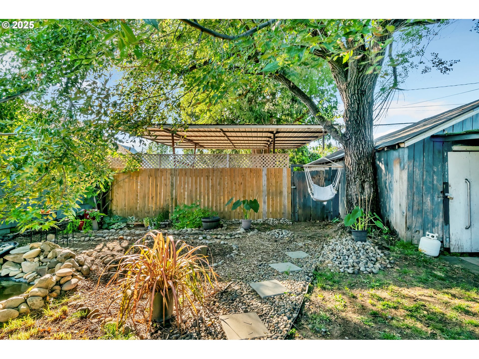 637 NE 17TH ST