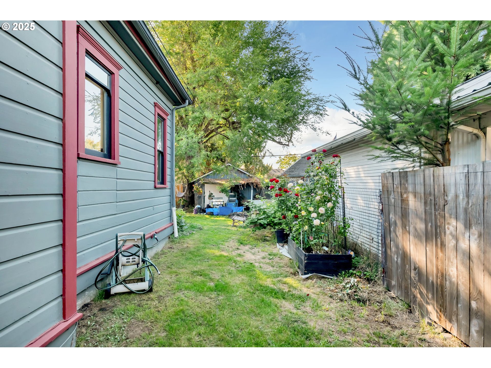 637 NE 17TH ST