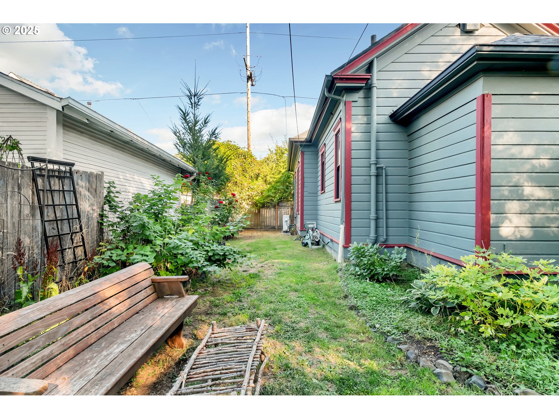 637 NE 17TH ST
