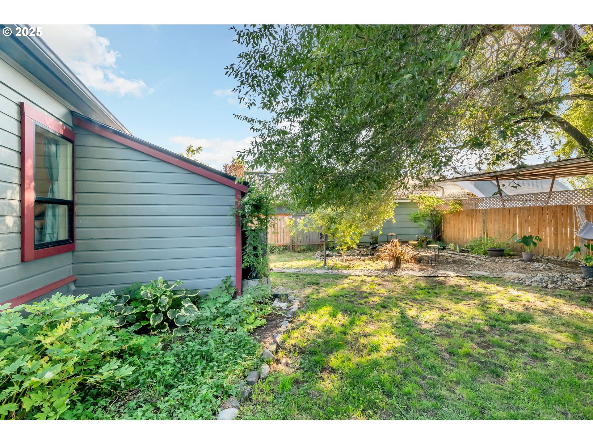 637 NE 17TH ST
