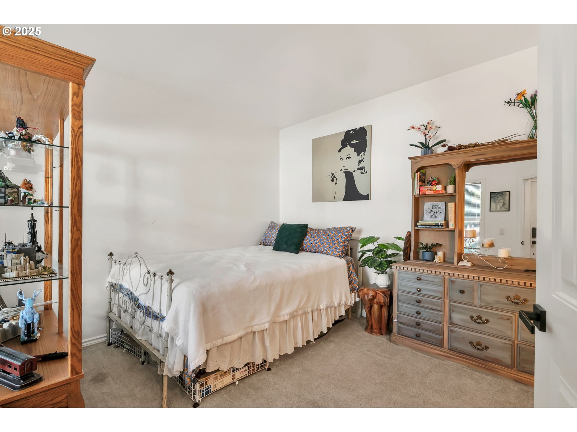 2736/2740 COBURG RD