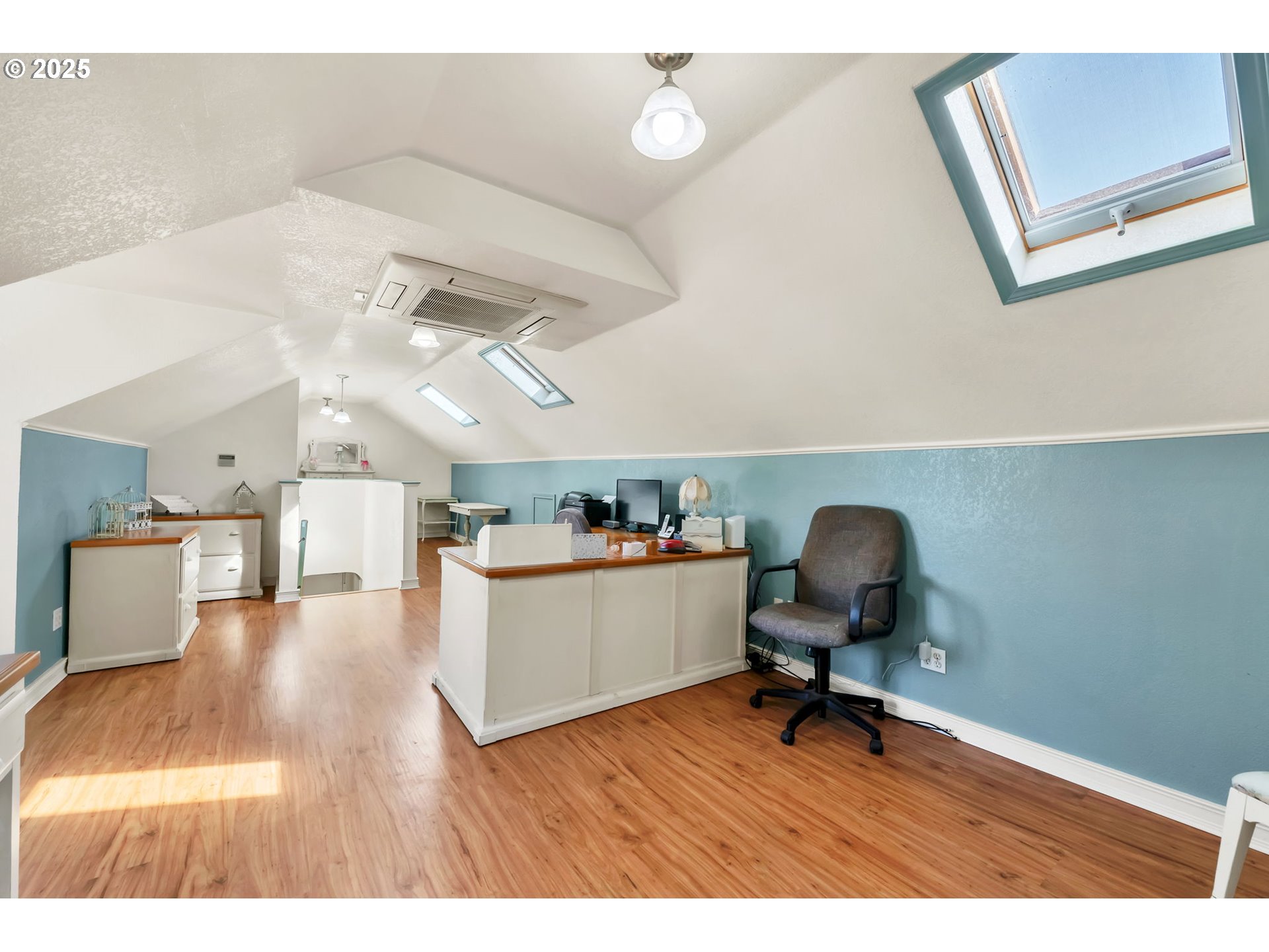 2736/2740 COBURG RD