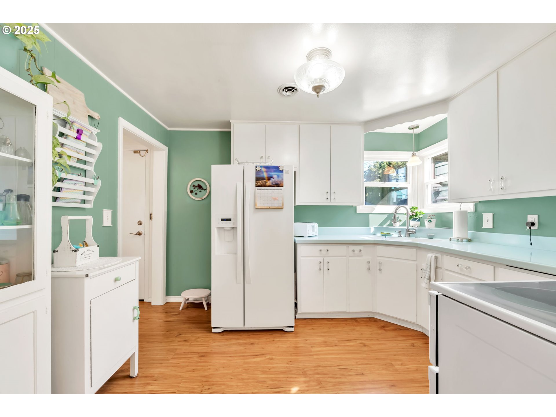 2736/2740 COBURG RD