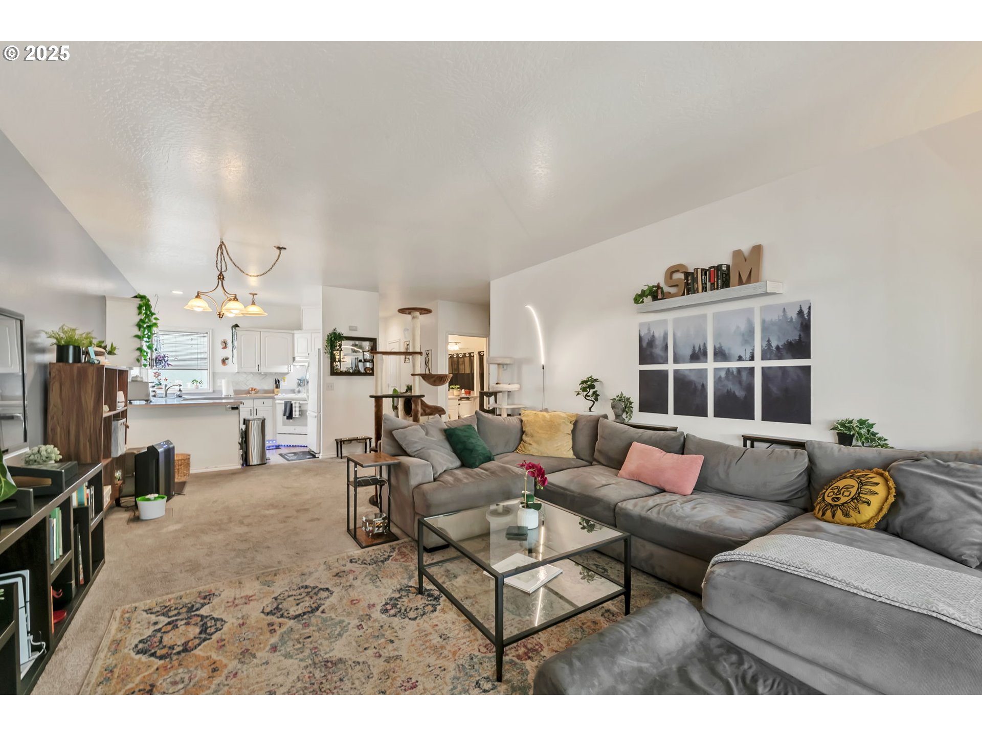2736/2740 COBURG RD