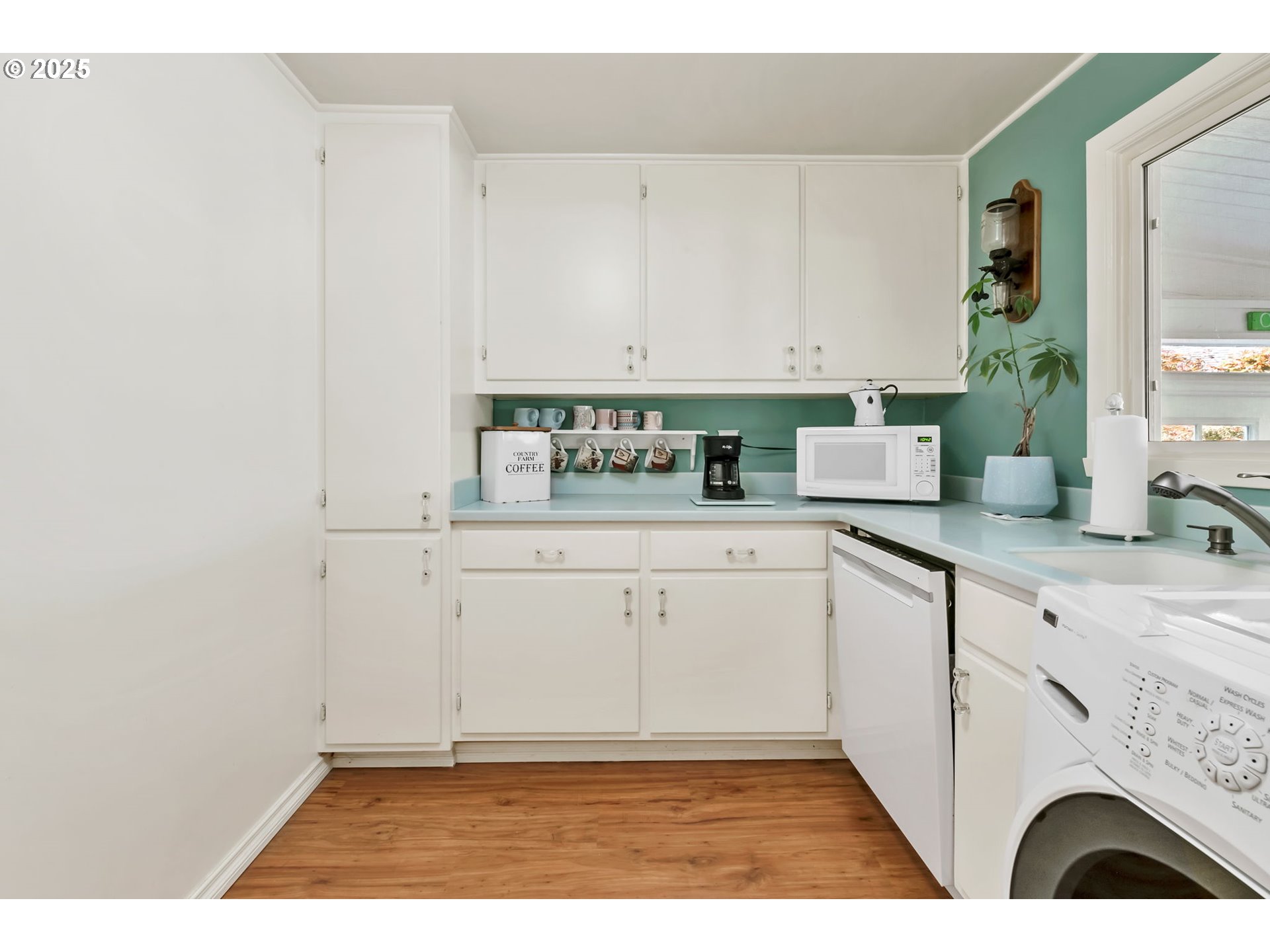2736/2740 COBURG RD