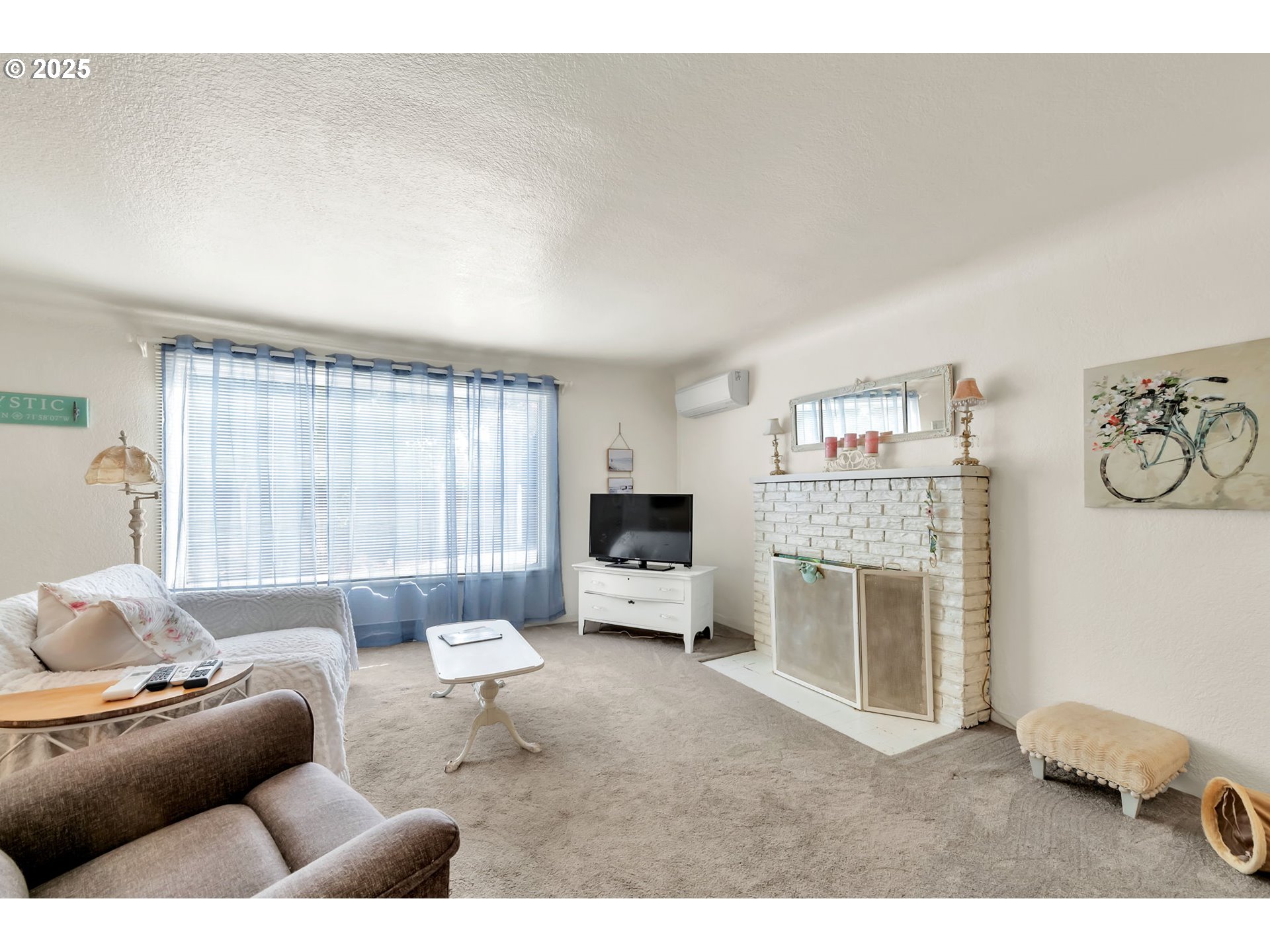 2736/2740 COBURG RD