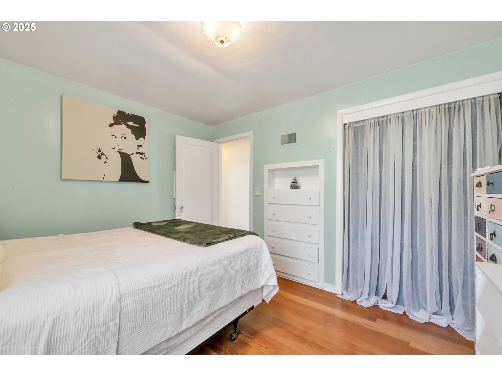 2736/2740 COBURG RD