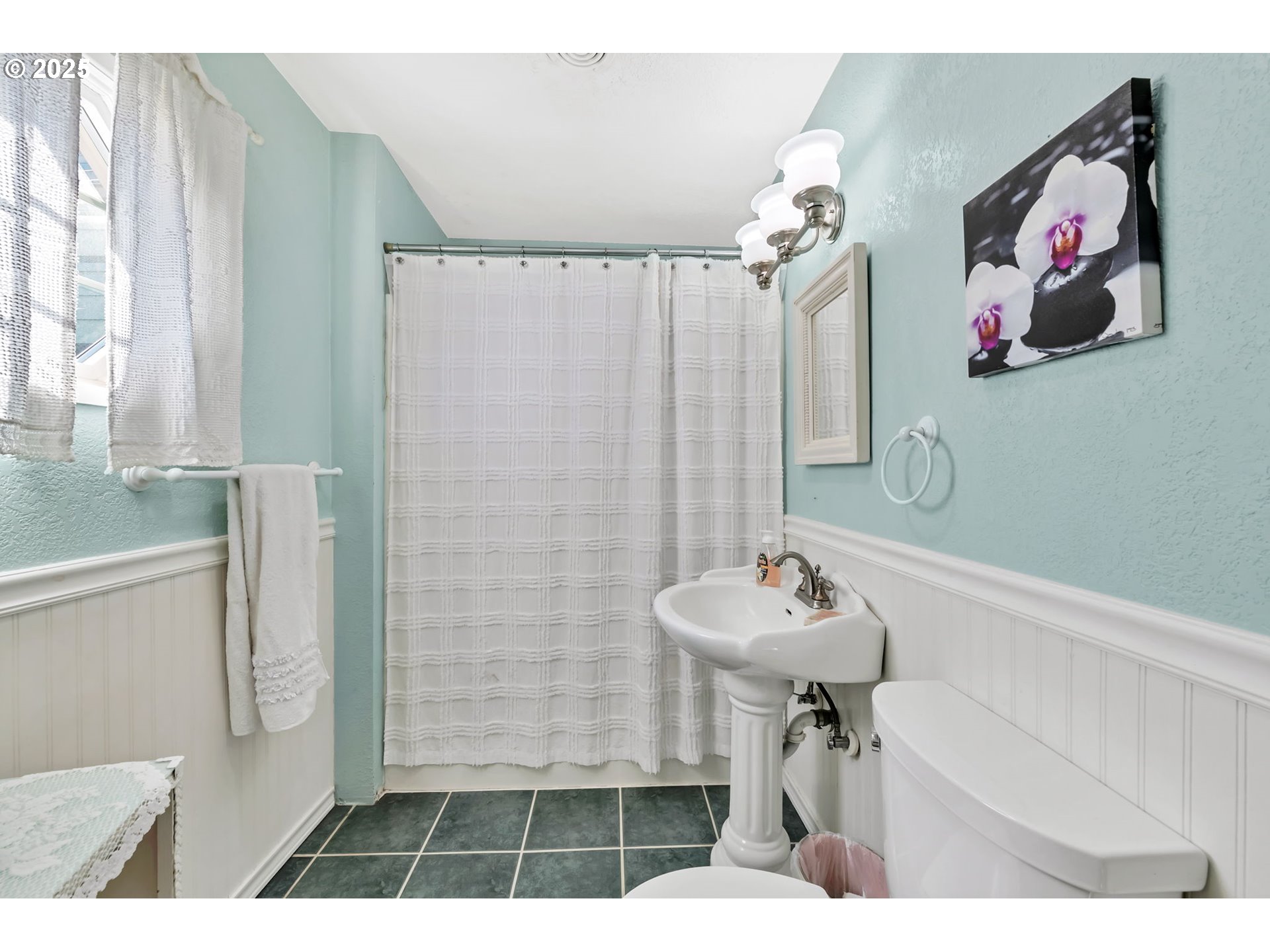 2736/2740 COBURG RD