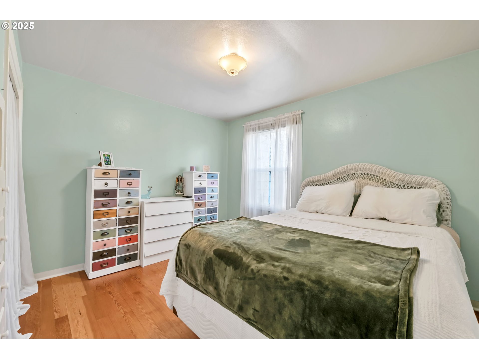 2736/2740 COBURG RD