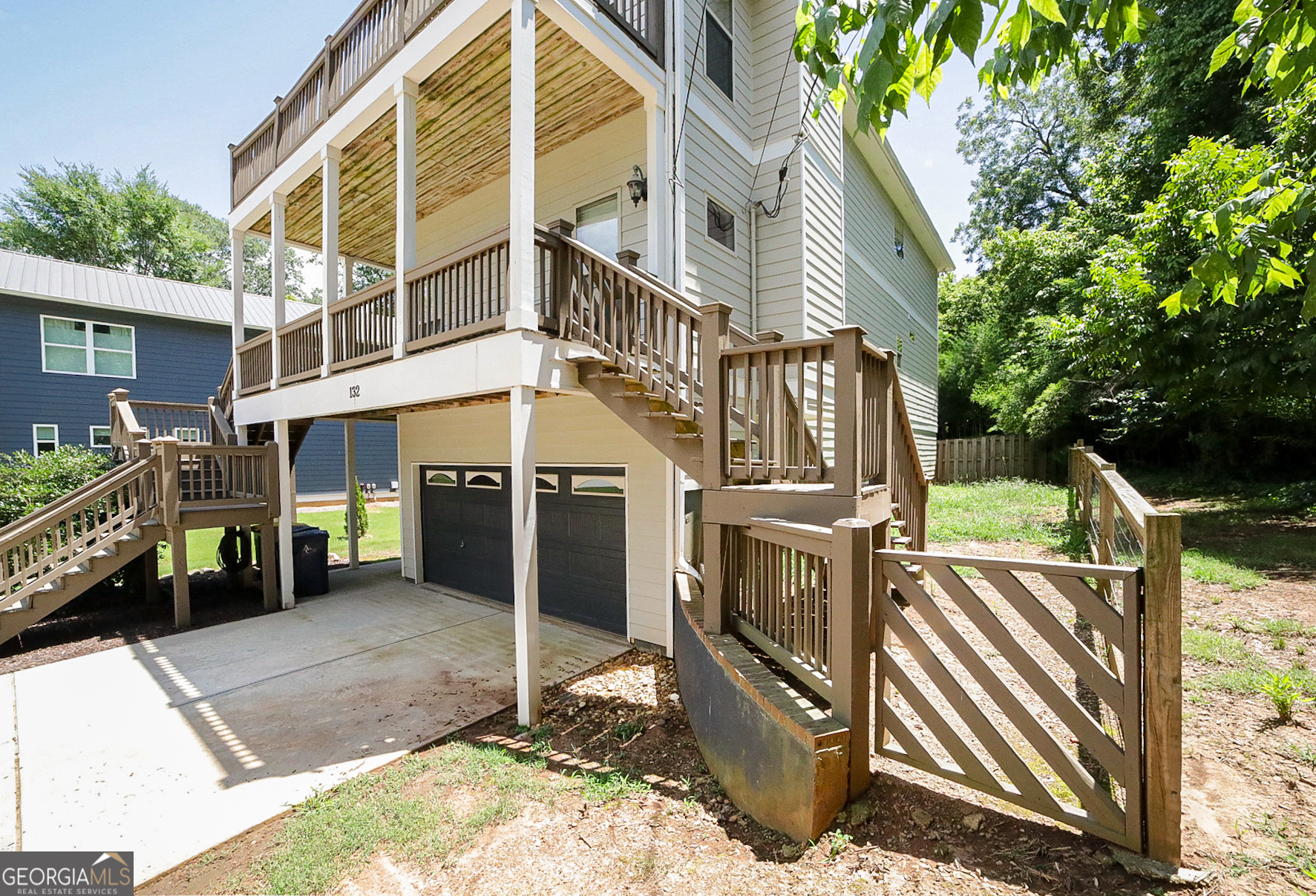 132 Poplar Street N
