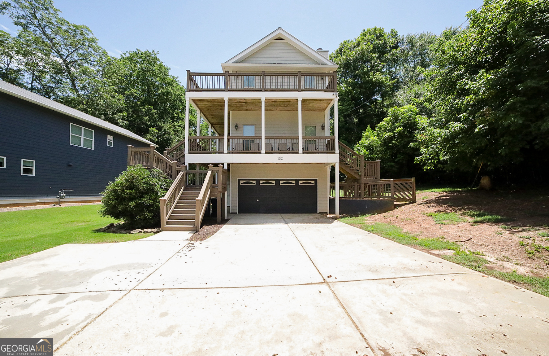 132 Poplar Street N