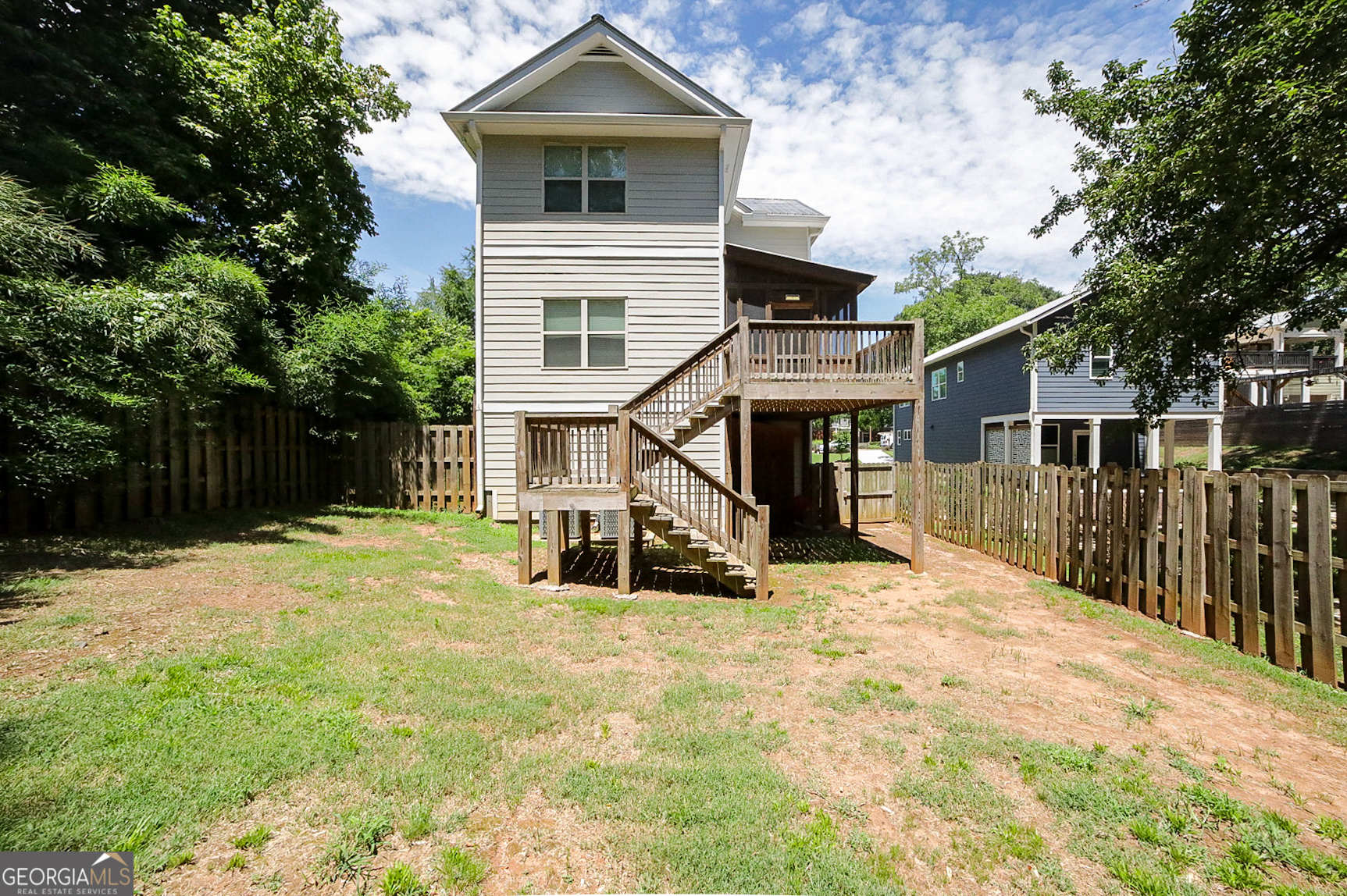 132 Poplar Street N