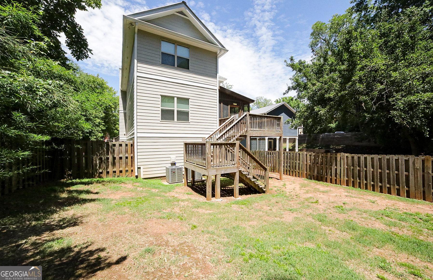 132 Poplar Street N