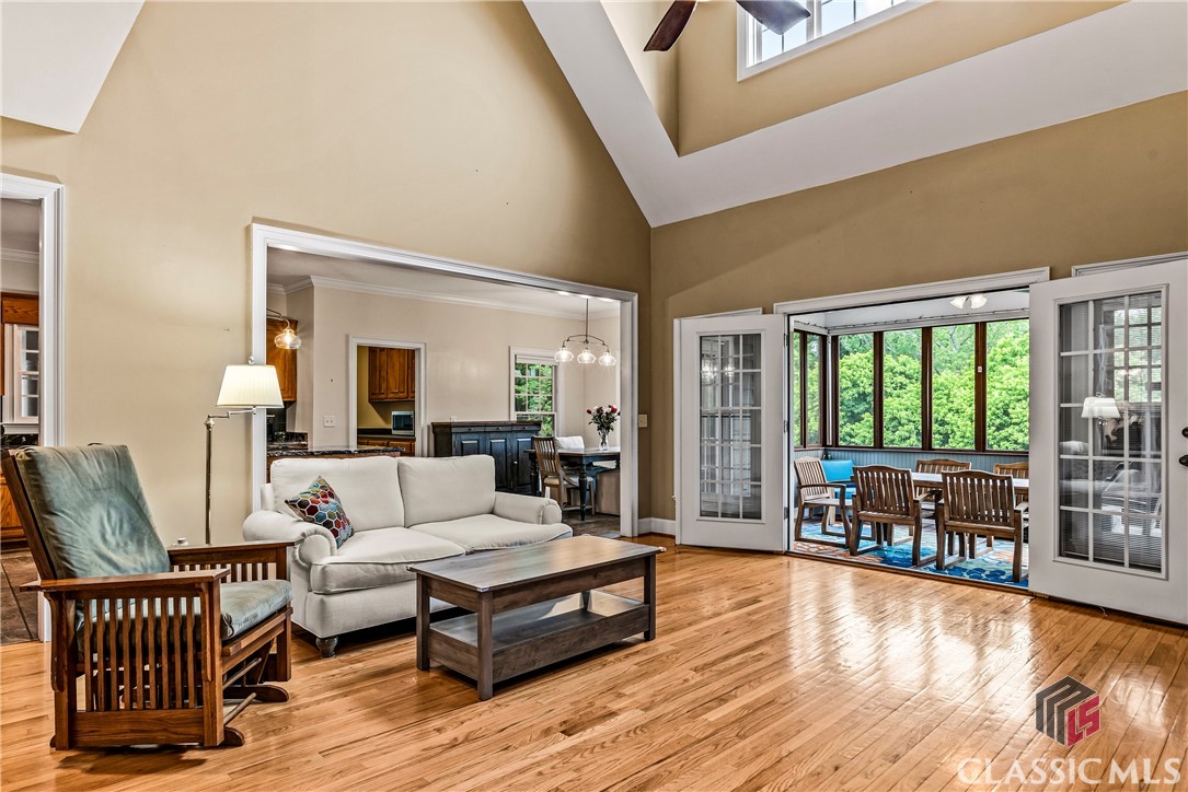 1012 Wolfskin Road