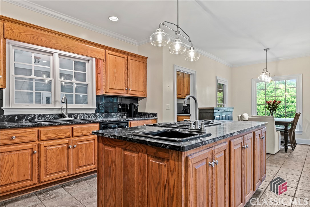 1012 Wolfskin Road