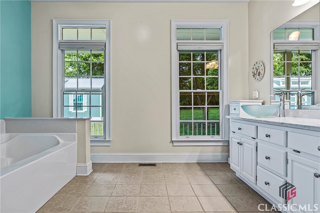 1012 Wolfskin Road