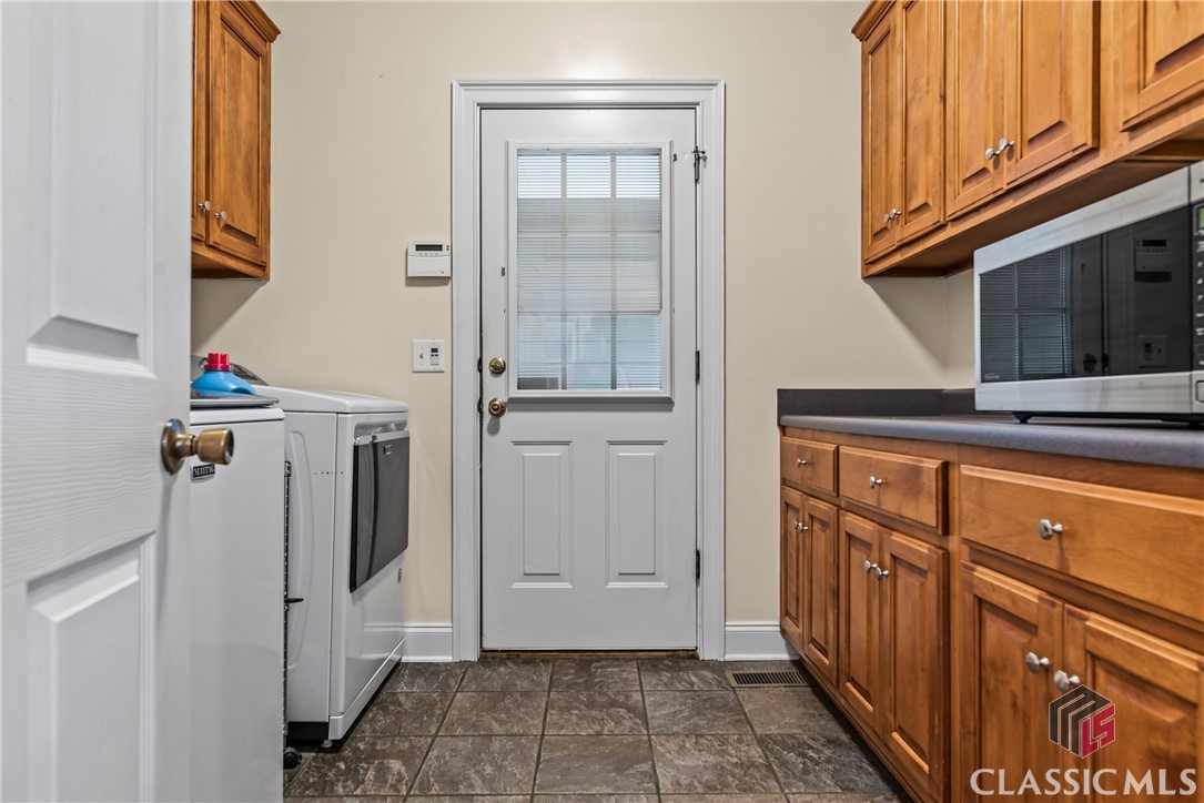 1012 Wolfskin Road