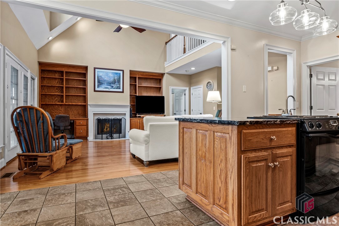 1012 Wolfskin Road