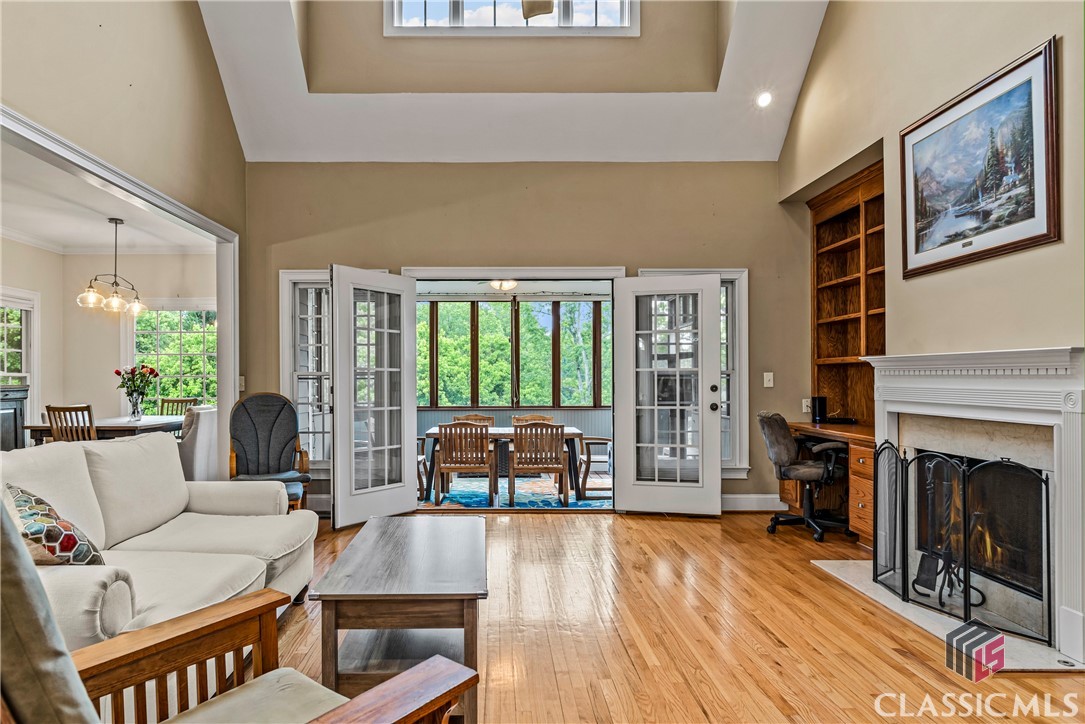 1012 Wolfskin Road