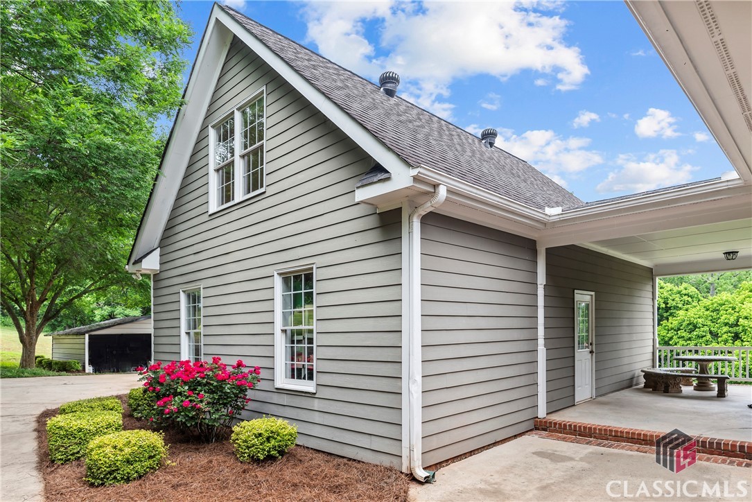 1012 Wolfskin Road