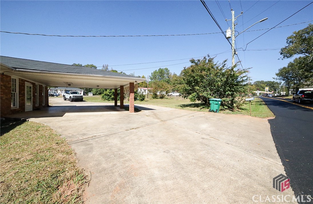 327 General Daniel Avenue S