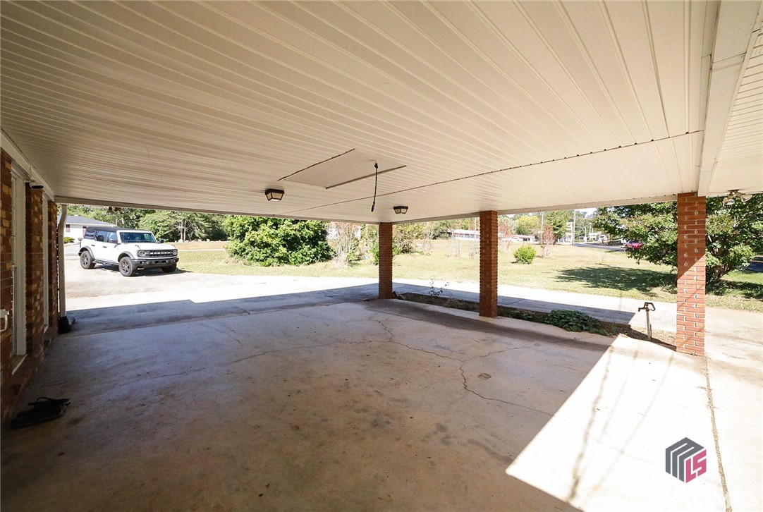 327 General Daniel Avenue S