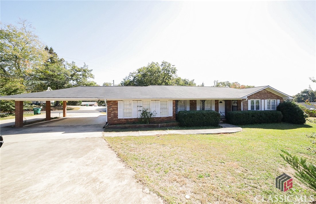 327 General Daniel Avenue S