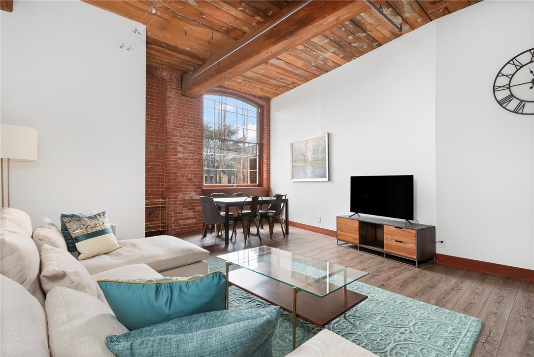 555 South Water Street 211