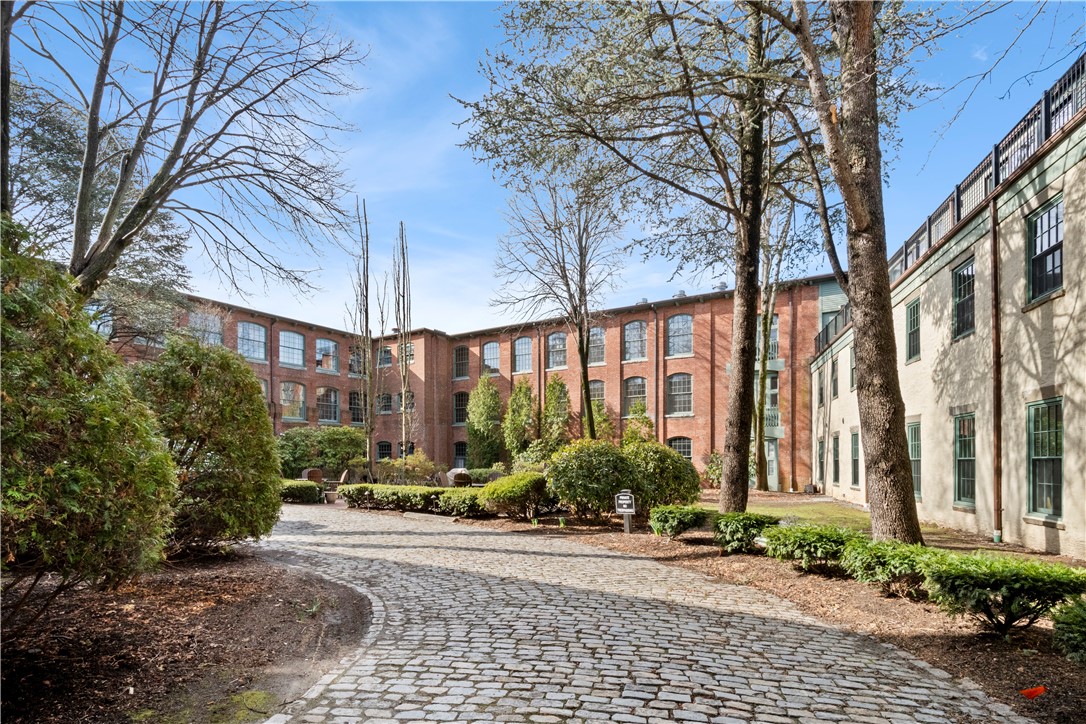 555 South Water Street 211