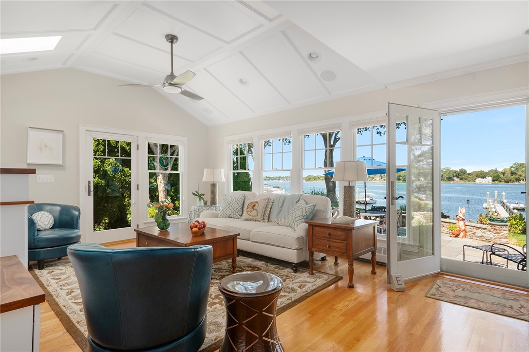 29 Riverside Drive