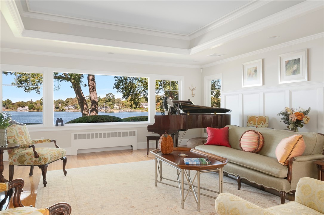 29 Riverside Drive