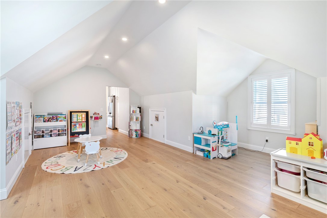 10 Kettle Pount Avenue