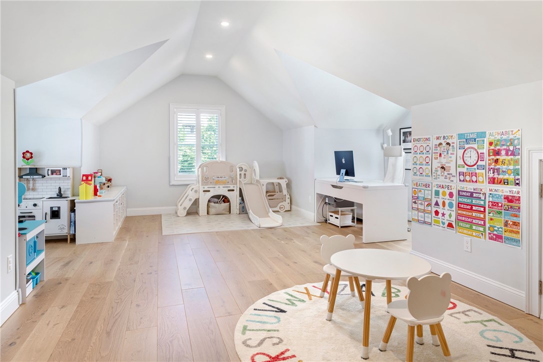 10 Kettle Pount Avenue