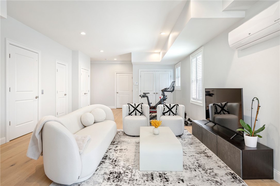 10 Kettle Pount Avenue