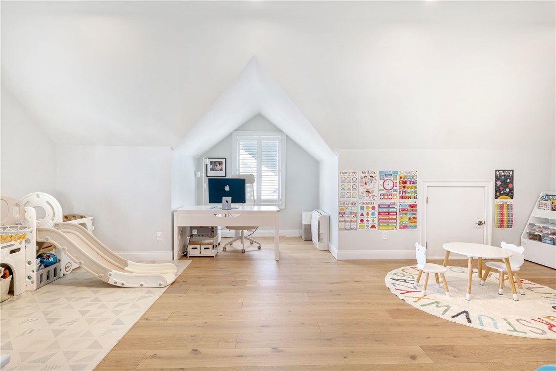 10 Kettle Pount Avenue