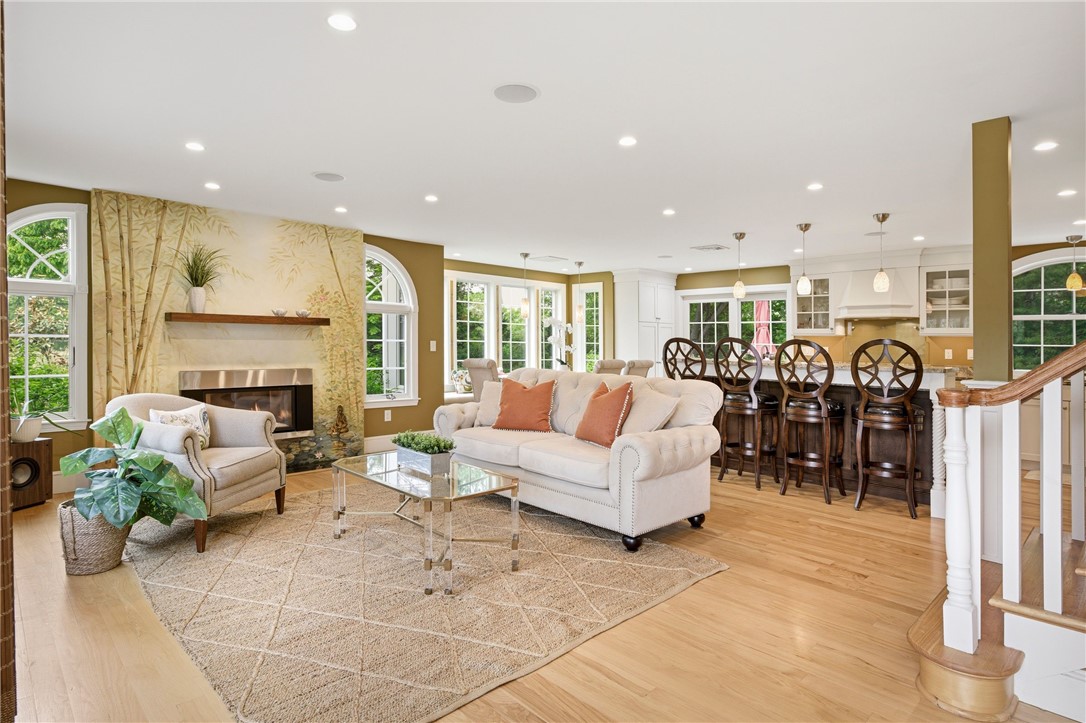 31 Meadowbrook Drive