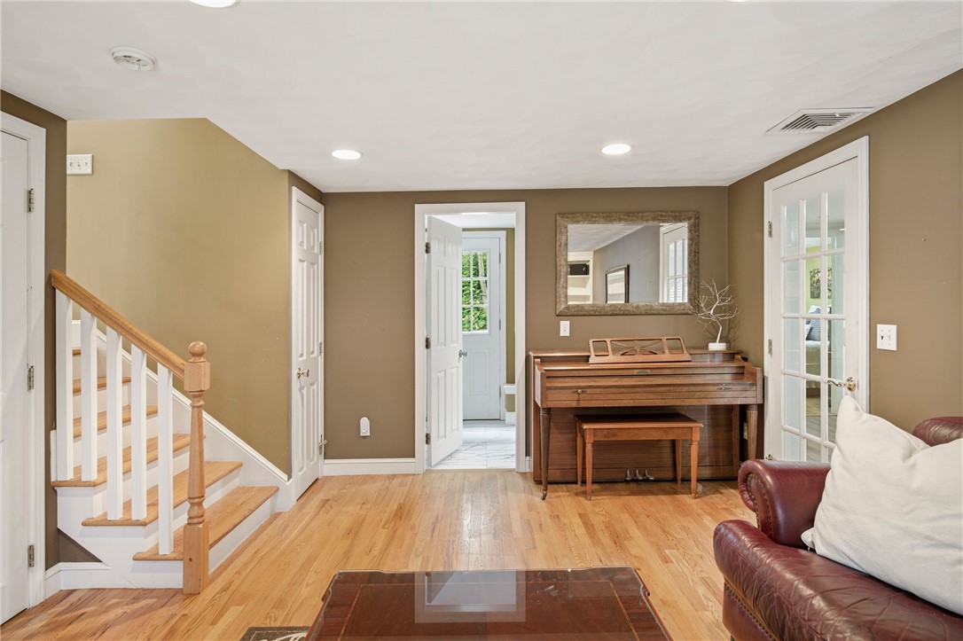 31 Meadowbrook Drive