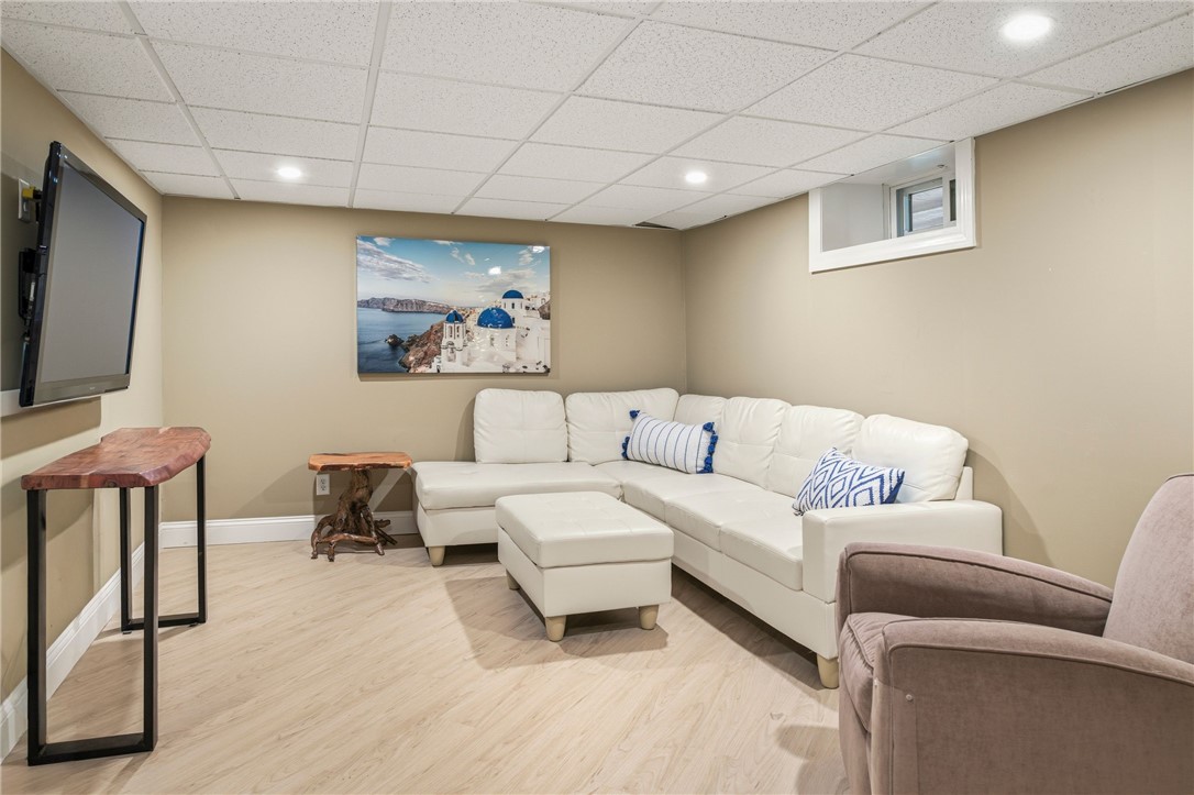 31 Meadowbrook Drive