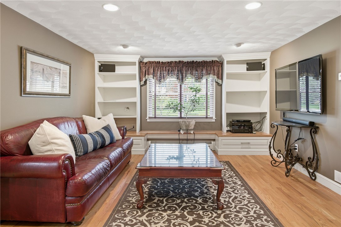 31 Meadowbrook Drive