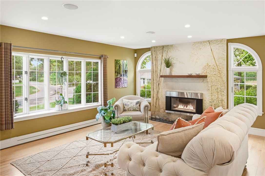 31 Meadowbrook Drive