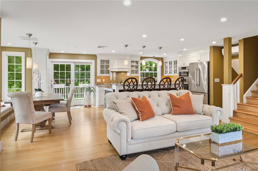 31 Meadowbrook Drive