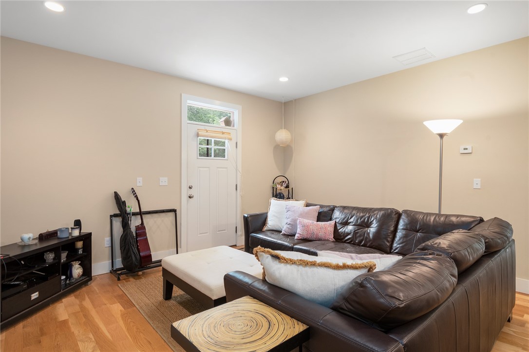 9 River Oak Road