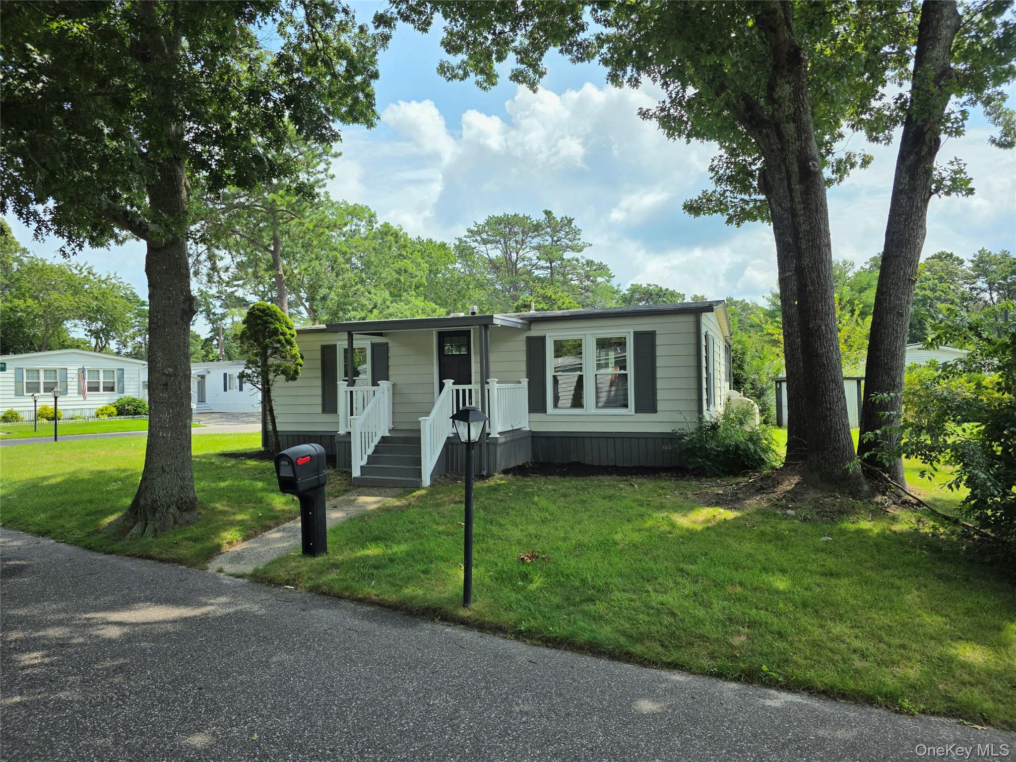 525 Riverleigh Avenue Unit: 221